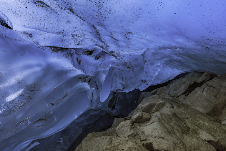 Eisgrotte unter dem Aletschgletscher