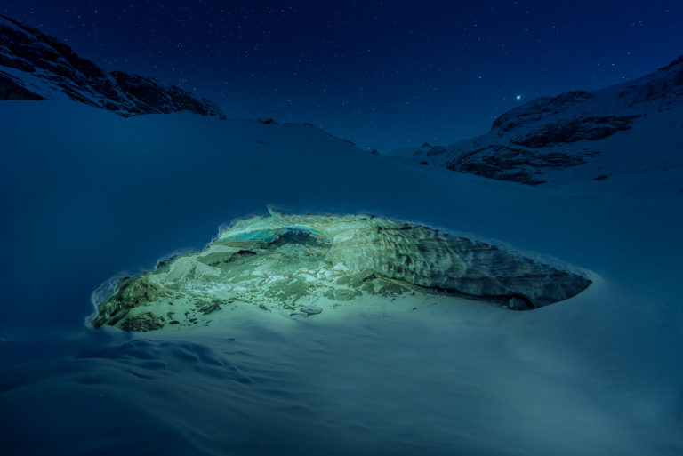 Gletschertor in der Nacht, im Engadin