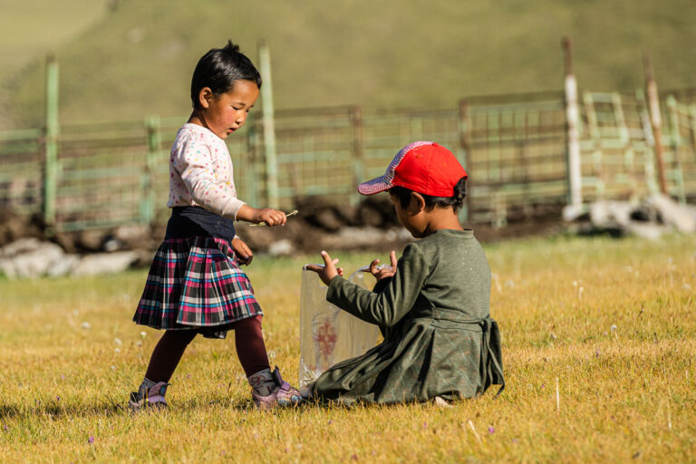 Playing children, Kirgistan